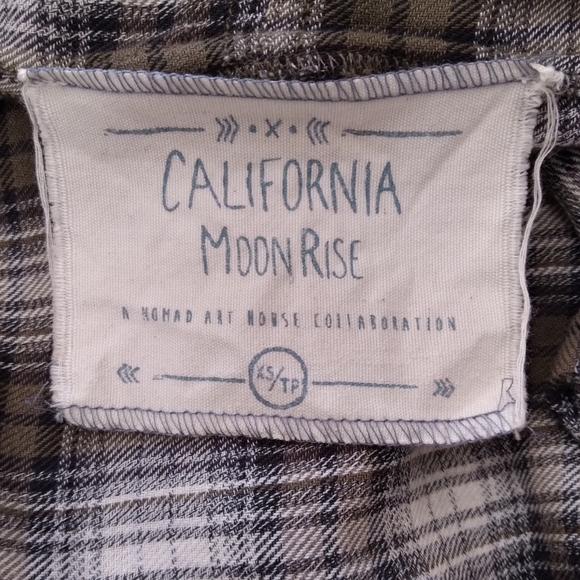 Asymmetrical Cardigan with Fringes - Picture 8 of 8